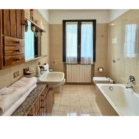 La Torre - View In Paradise マンデッロ・デル・ラーリオ